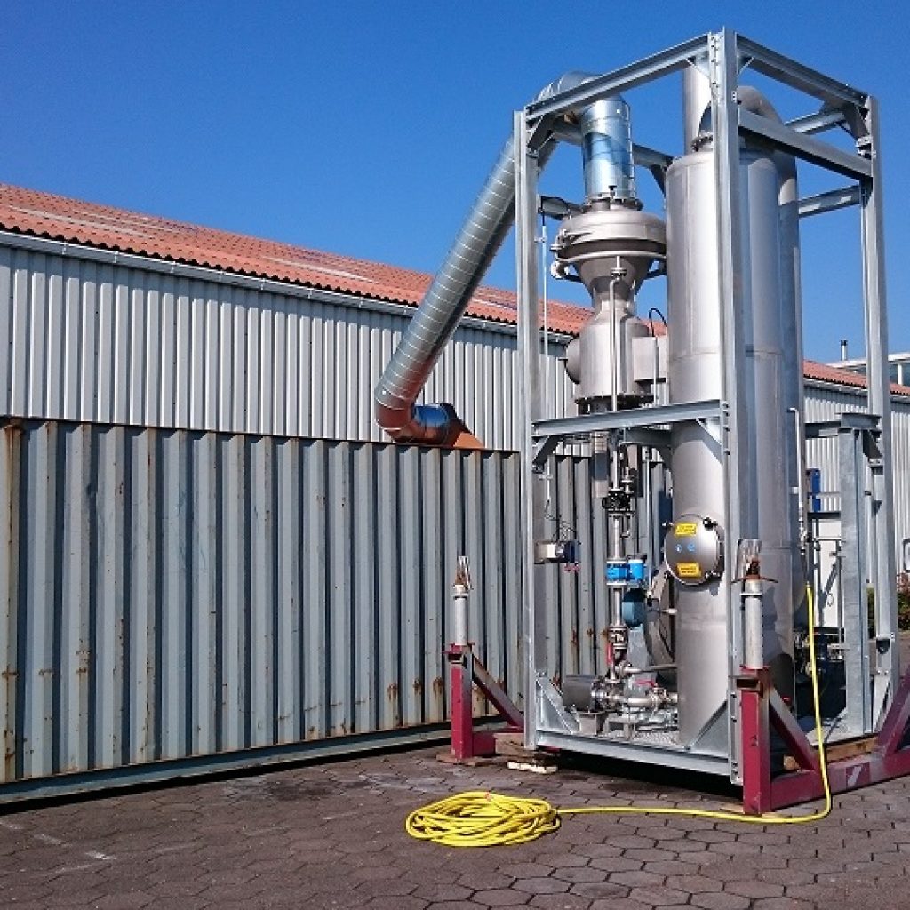 Low-emission fire unit to make fire fighting training in urban areas possible.